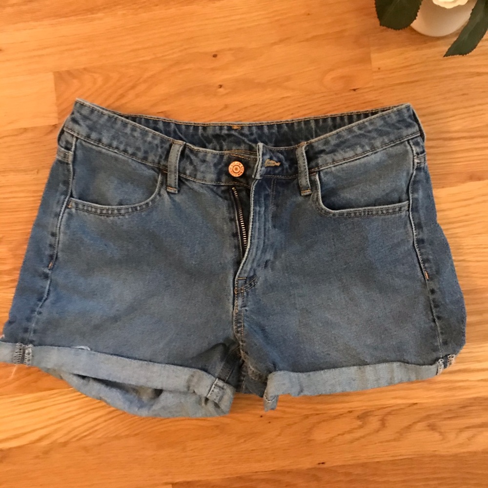 🌵Basic mid-waist H&M denim shorts size 4